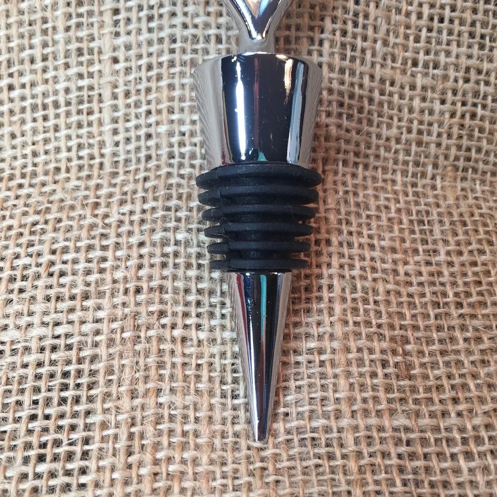 Chrome Heart Wine Bottle Stopper Silver Polished Metal Barware Accessory